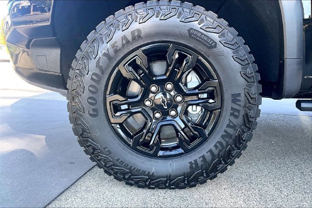New 2026 Chevrolet Silverado 1500 ZR2 w/ Dark Appearance Package AWD/4WD image 12