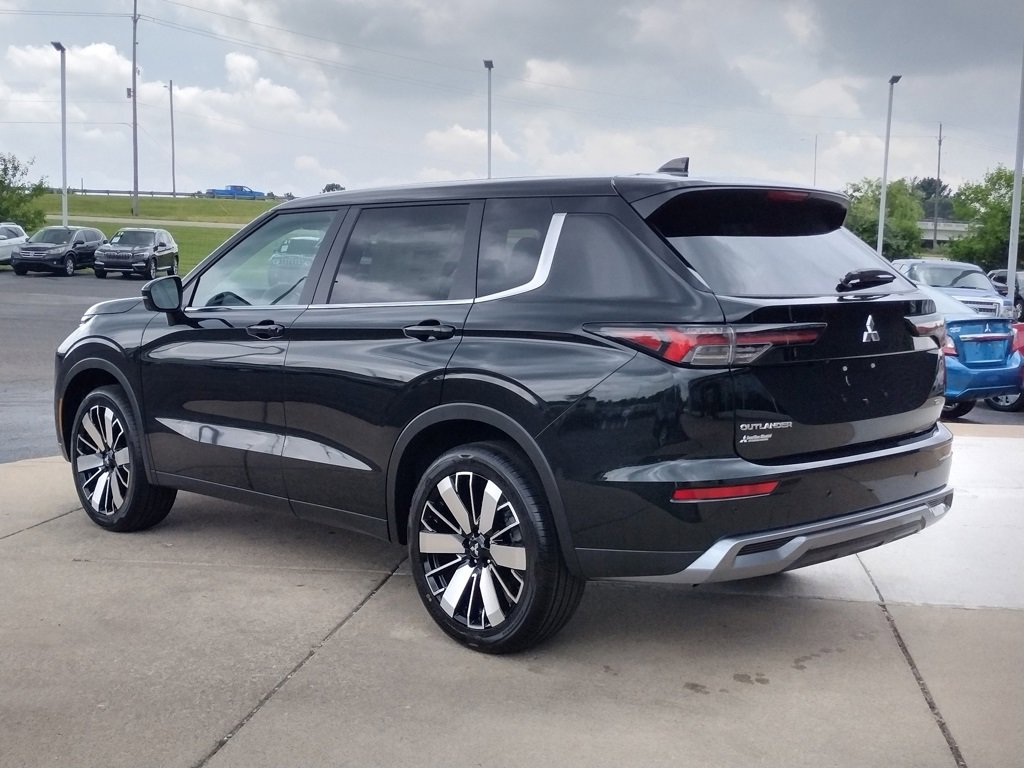 New 2025 Mitsubishi Outlander SE image 19