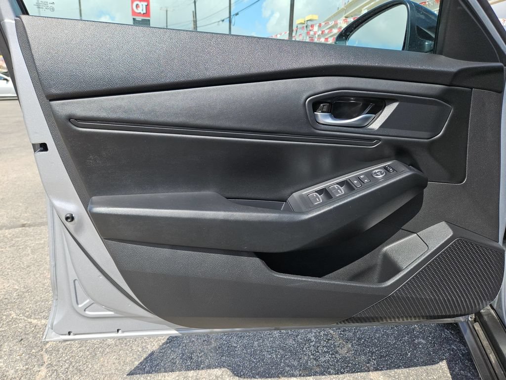 Used 2025 Honda Accord SE image 14