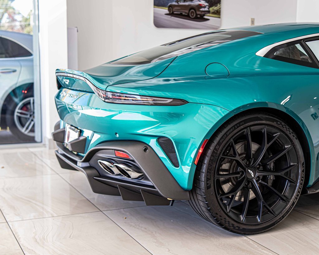 Used 2025 Aston Martin V8 Vantage Coupe image 12