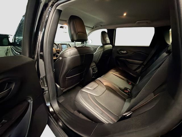 Used 2019 Jeep Cherokee Trailhawk w/ Cold Weather Group image 28