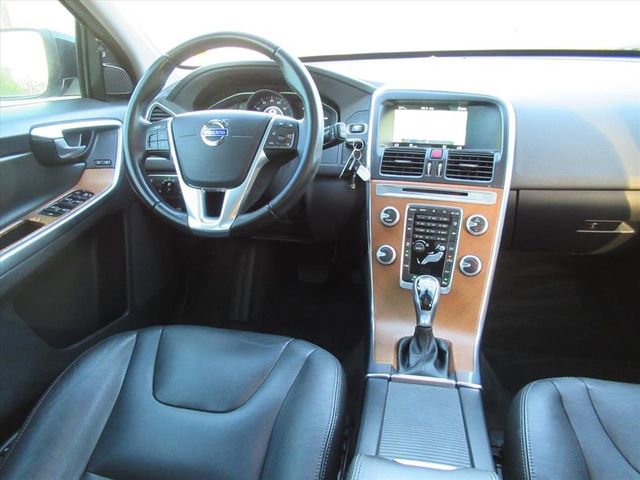 Used 2017 Volvo XC60 T5 Inscription image 12