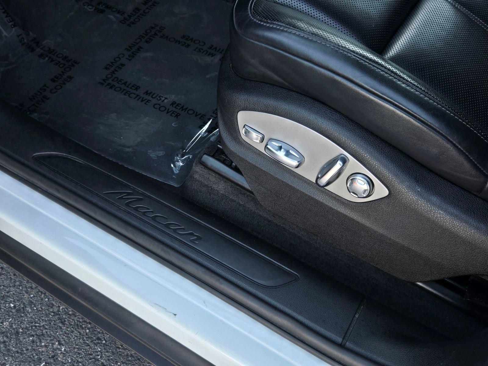 Used 2024 Porsche Macan image 19