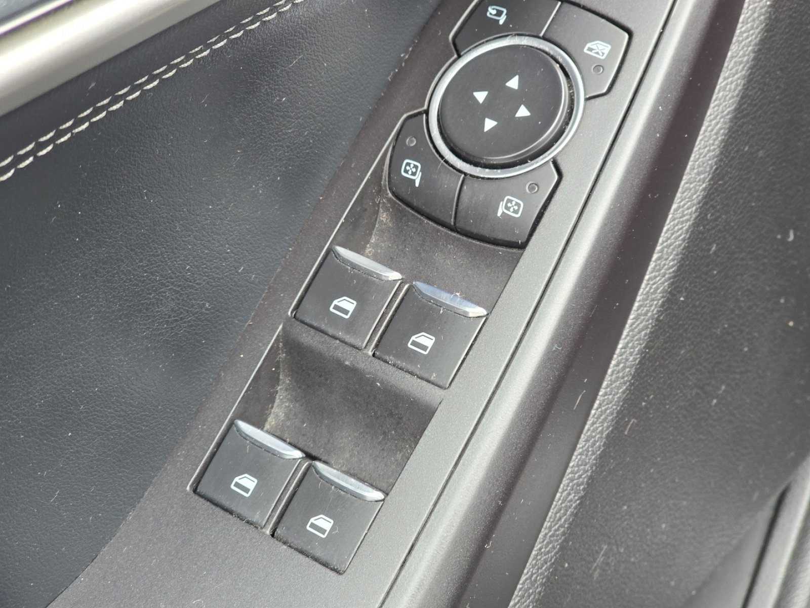 Used 2020 Ford Explorer Limited image 30