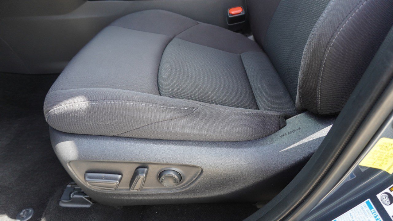 Used 2021 Toyota Venza LE w/ Carpet Mat Package (TMS) AWD/4WD image 24