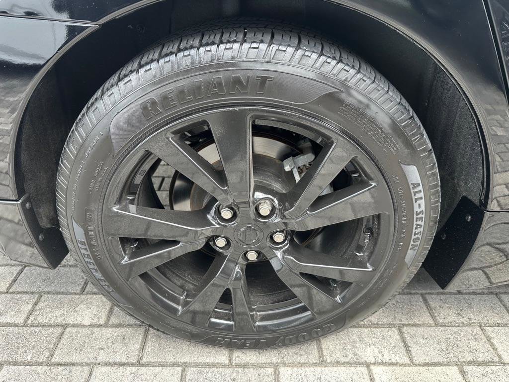 Used 2023 Nissan Maxima SR w/ Sport Mat Group FWD image 30