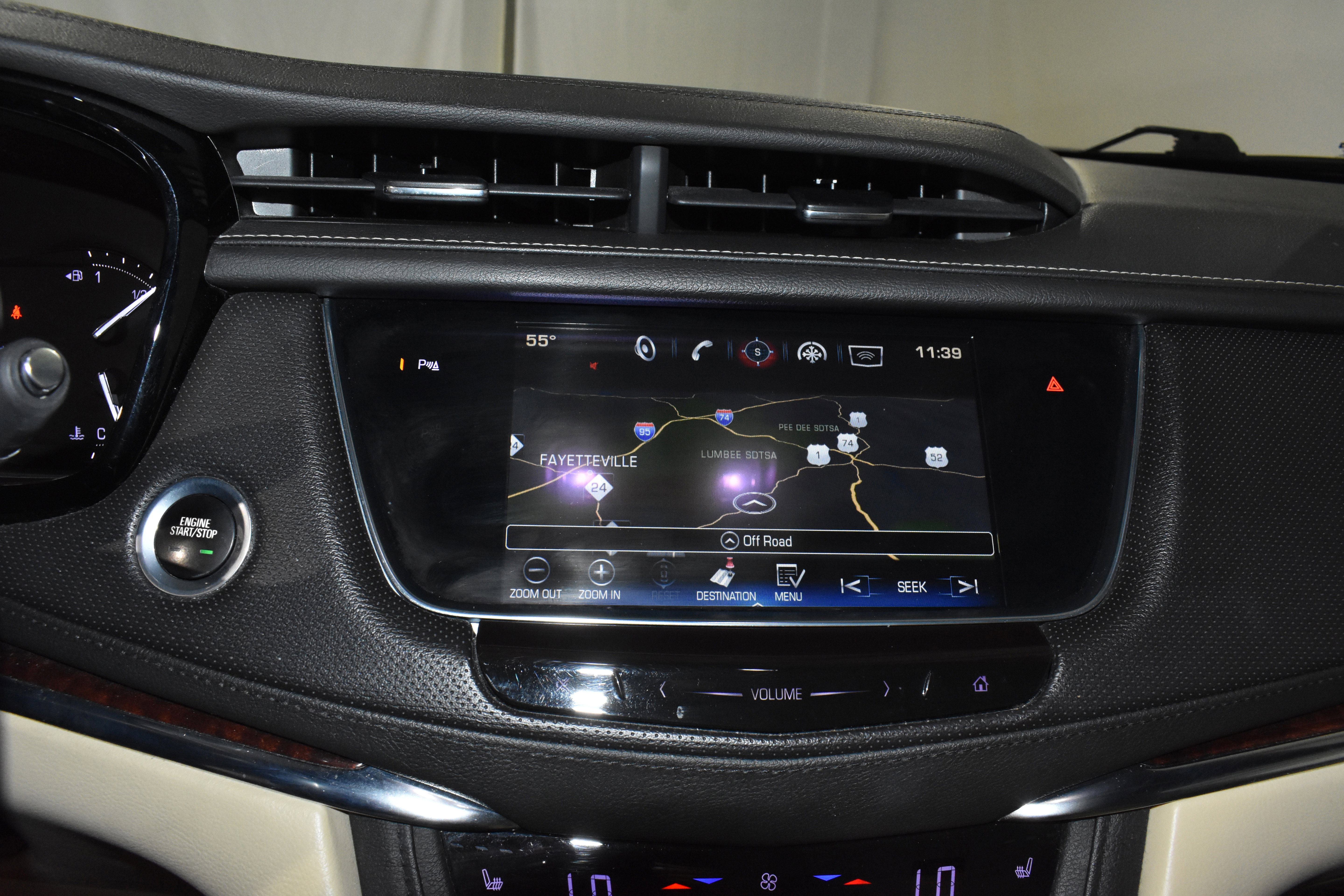 Used 2017 Cadillac XT5 Luxury w/ Driver Awareness Package FWD image 17