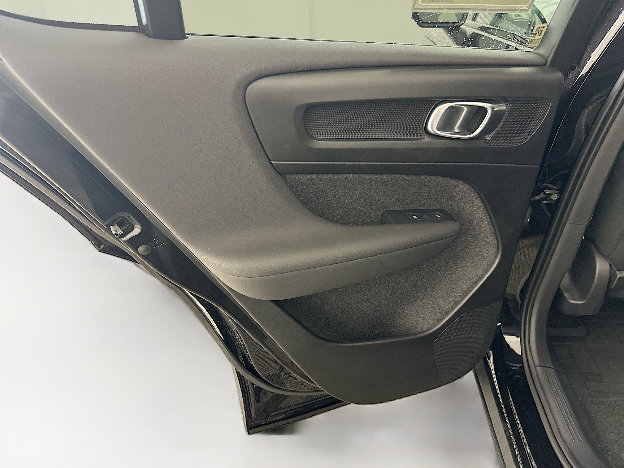 Used 2023 Volvo C40 P8 Recharge Ultimate AWD/4WD image 28