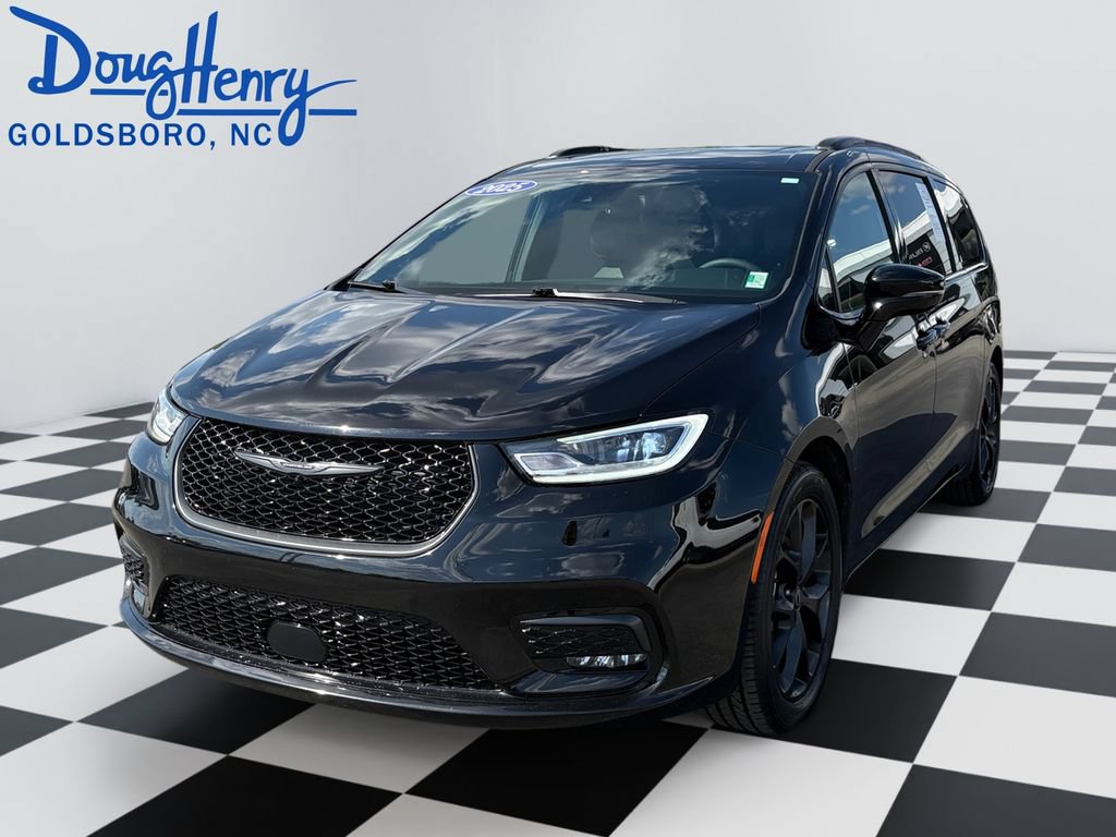 Used 2025 Chrysler Pacifica Limited FWD image 1