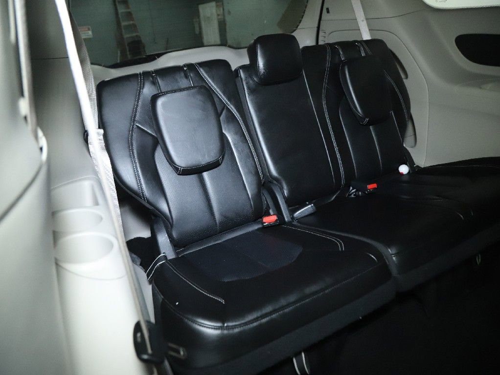 Used 2024 Chrysler Pacifica Touring-L FWD image 29