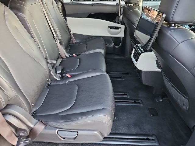 Used 2024 Kia Carnival SX image 18