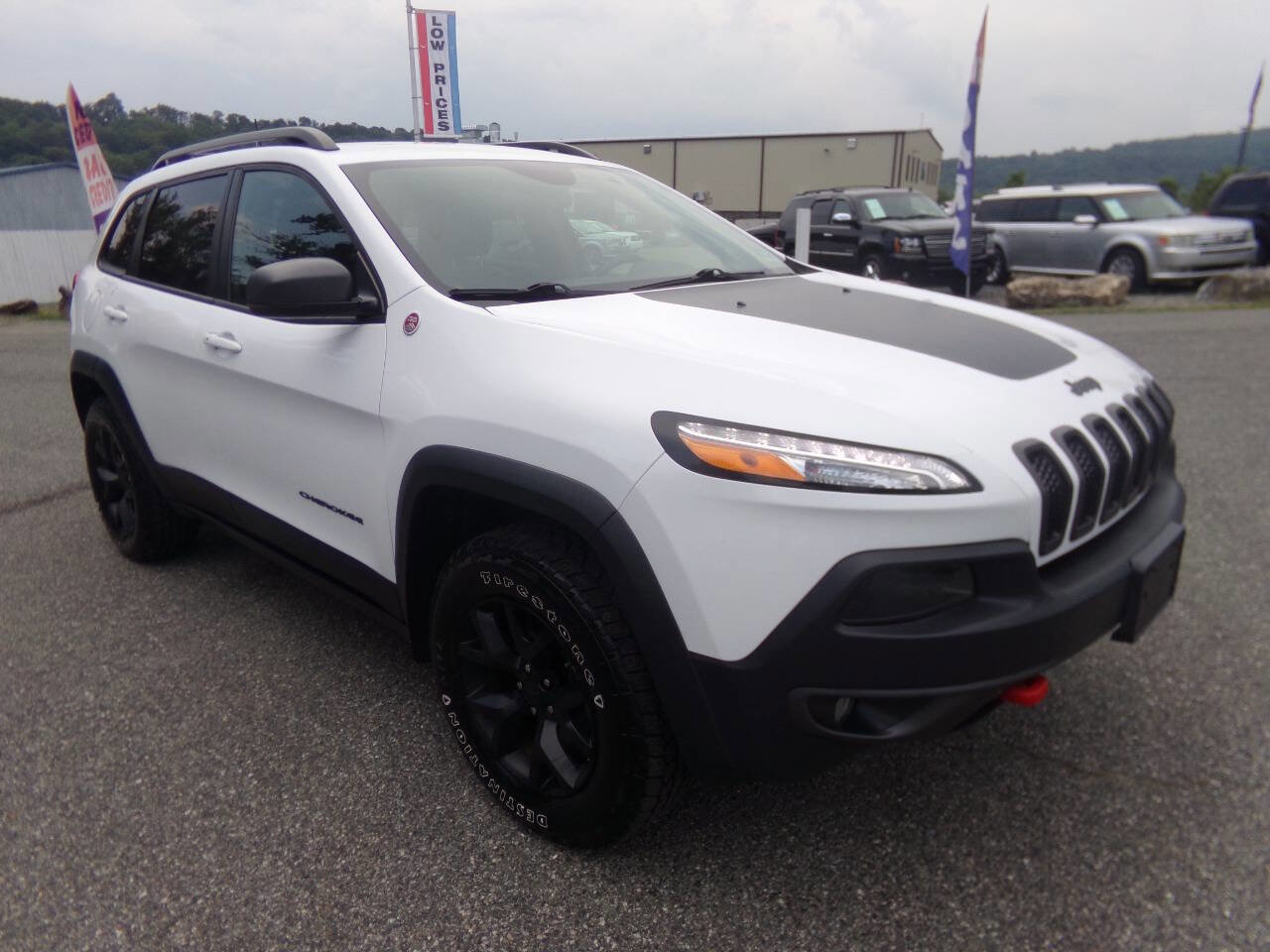 Used 2018 Jeep Cherokee Trailhawk w/ Cold Weather Group image 5