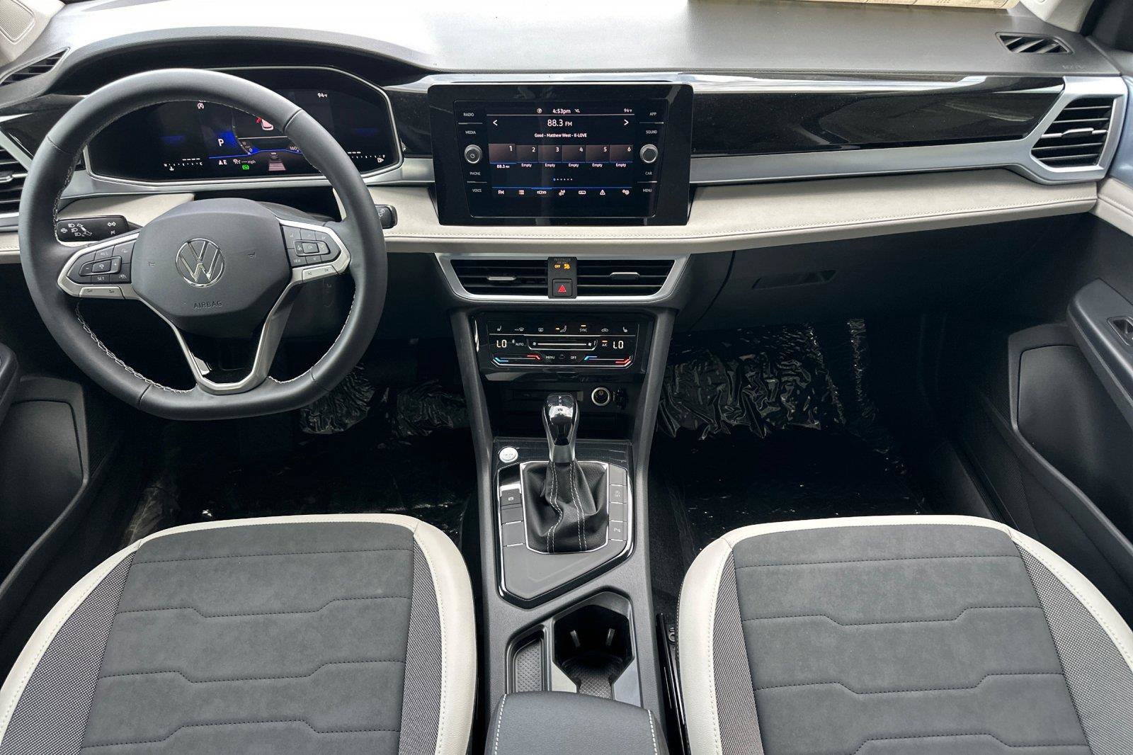 New 2026 Volkswagen Taos SE FWD image 13