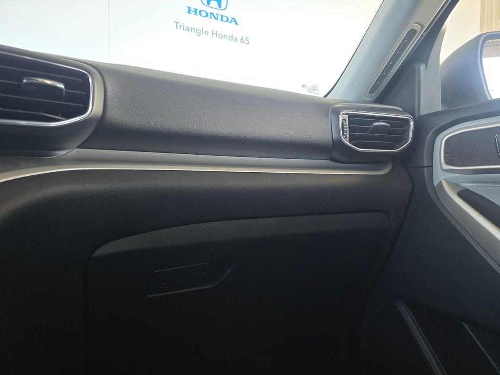 Used 2021 Ford Explorer XLT image 38