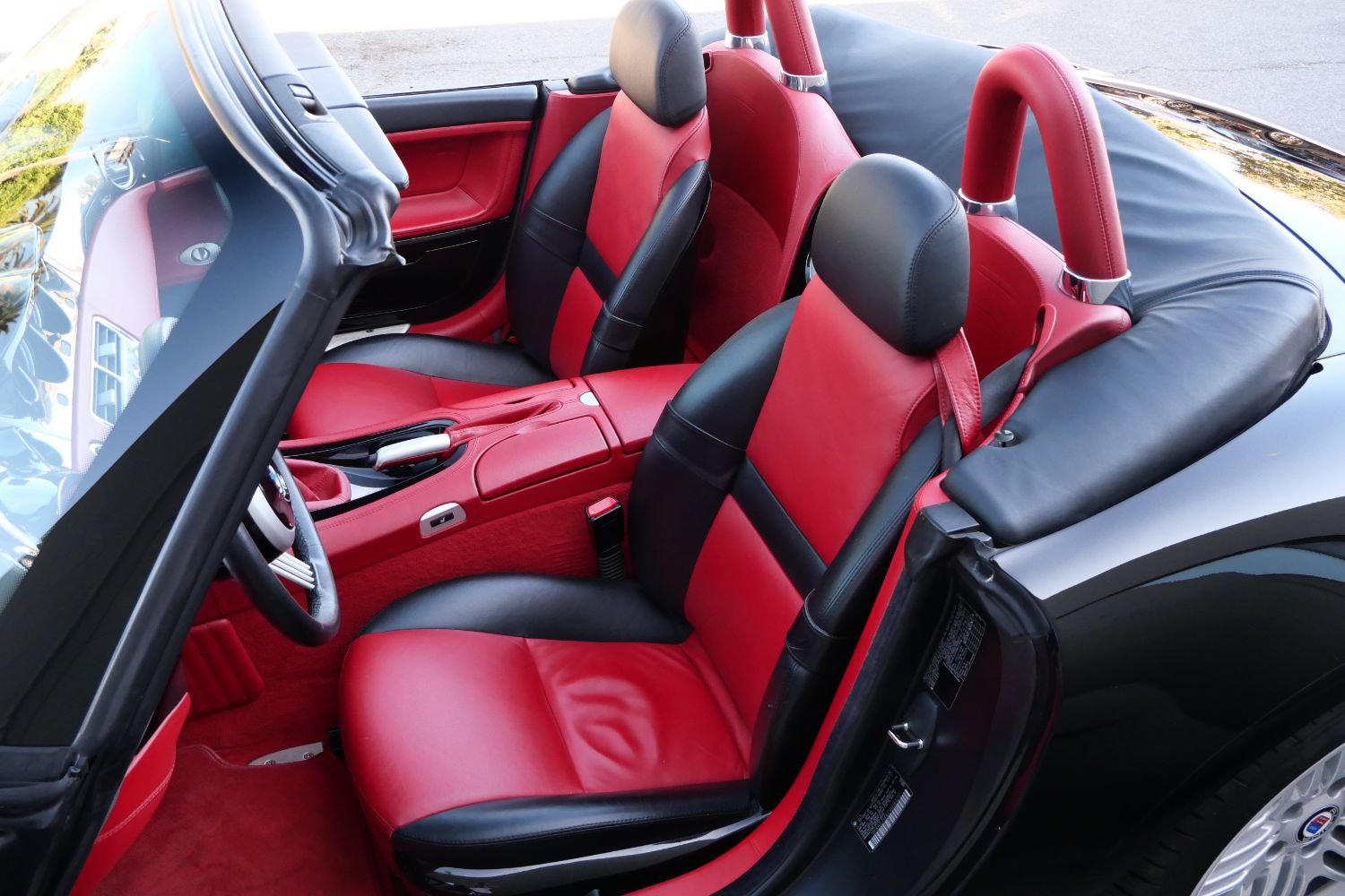 Used 2001 BMW Z8 RWD image 2