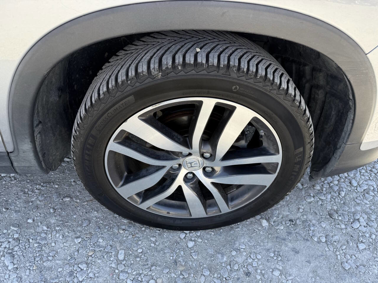 Used 2016 Honda Pilot Touring image 12