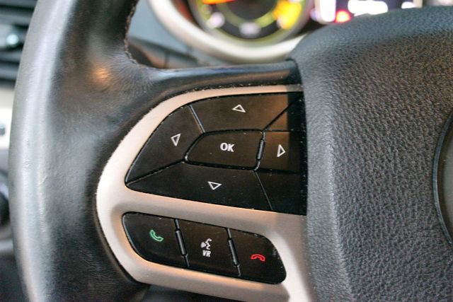 Used 2017 Jeep Cherokee Latitude w/ Cold Weather Group AWD/4WD image 16