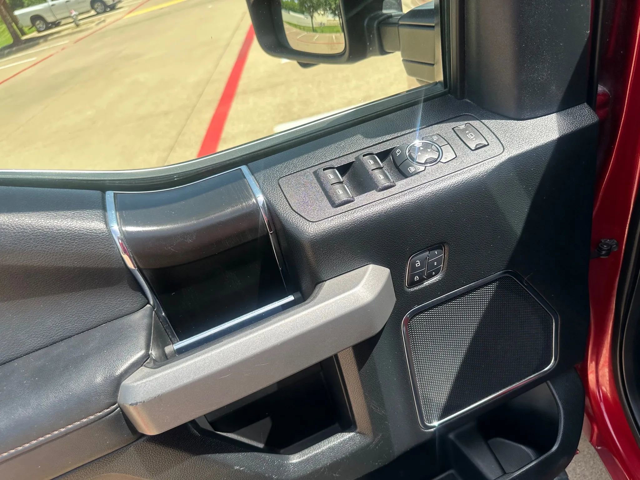 Used 2018 Ford F250 Platinum w/ Platinum Ultimate Package image 33