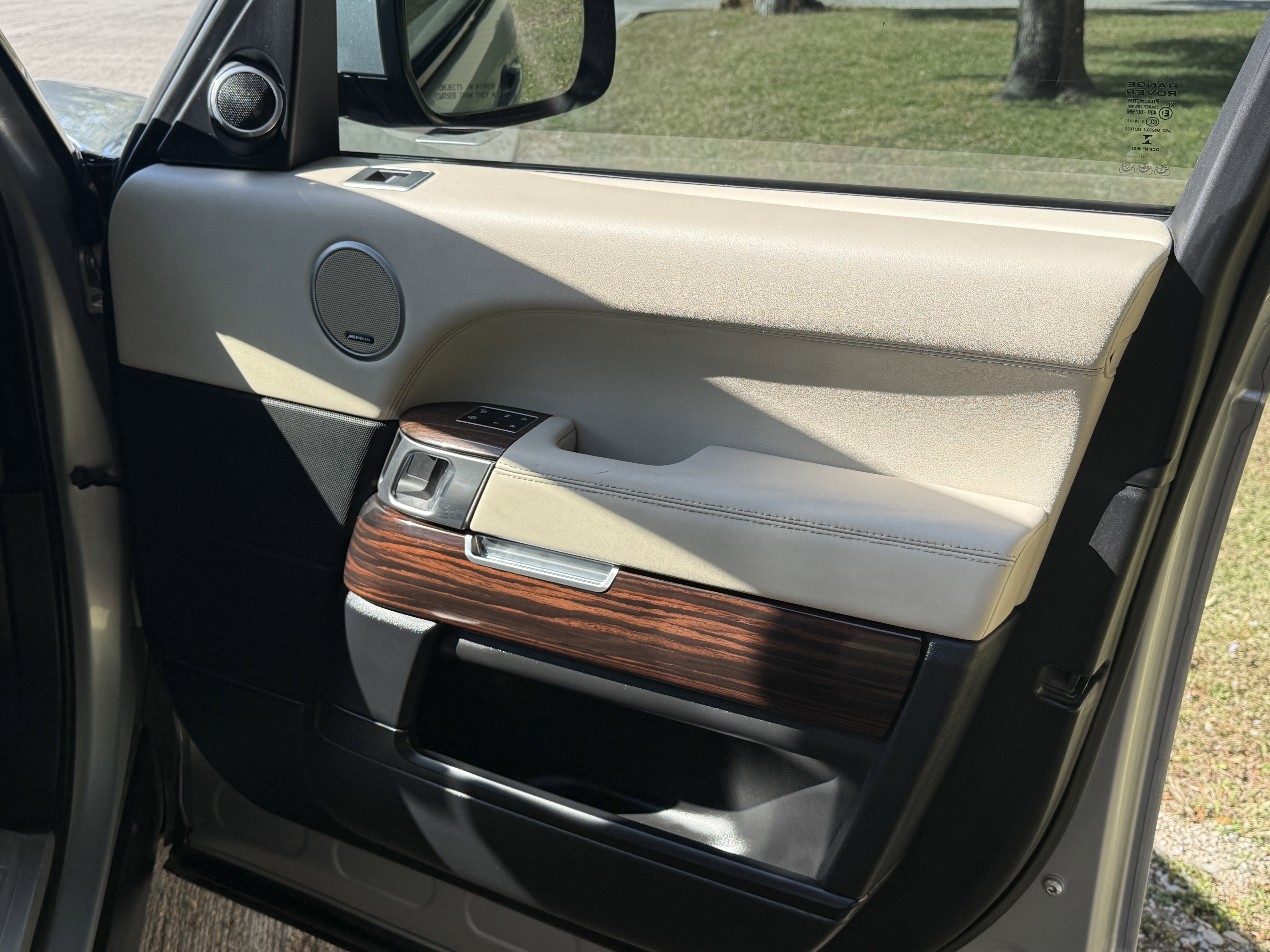 Used 2017 Land Rover Range Rover HSE image 38