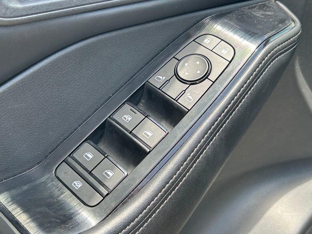 Used 2025 Nissan Rogue SV FWD image 19