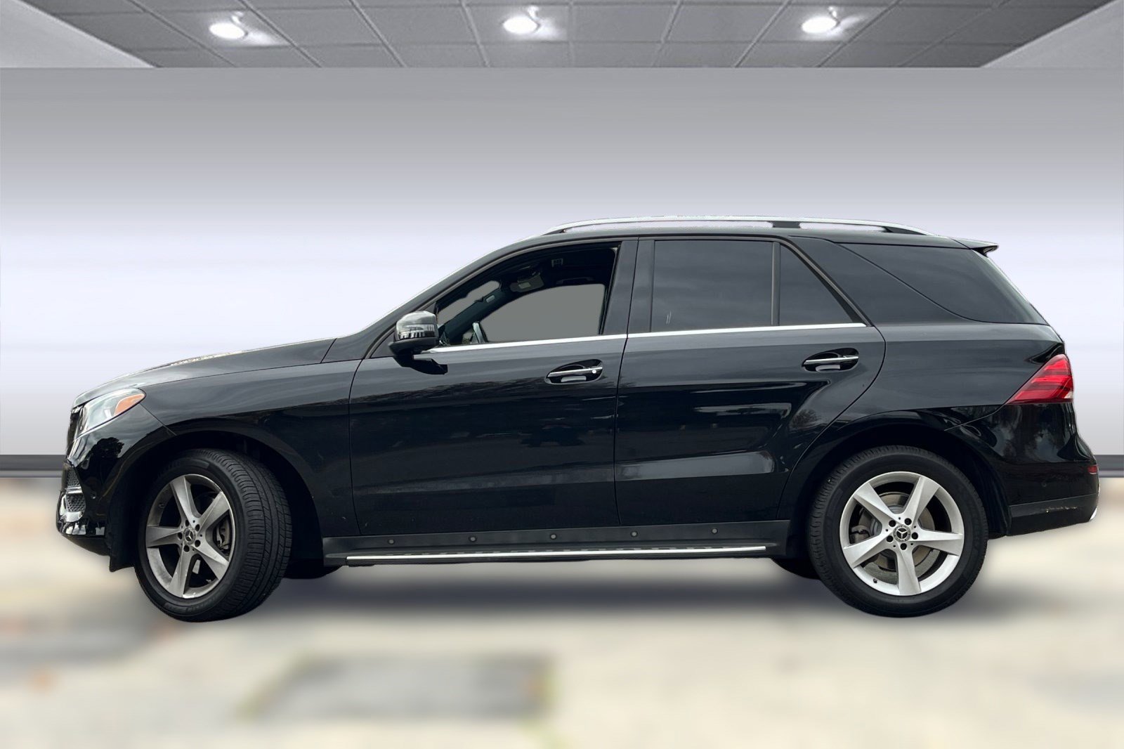 Used 2018 Mercedes-Benz GLE 350 4MATIC image 2