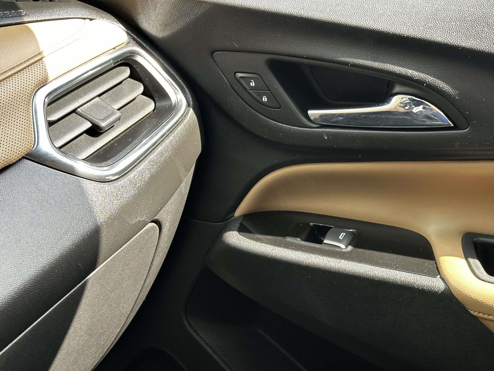 Used 2022 Chevrolet Equinox Premier AWD/4WD image 26