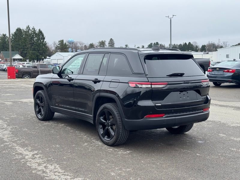 Used 2023 Jeep Grand Cherokee Altitude image 5