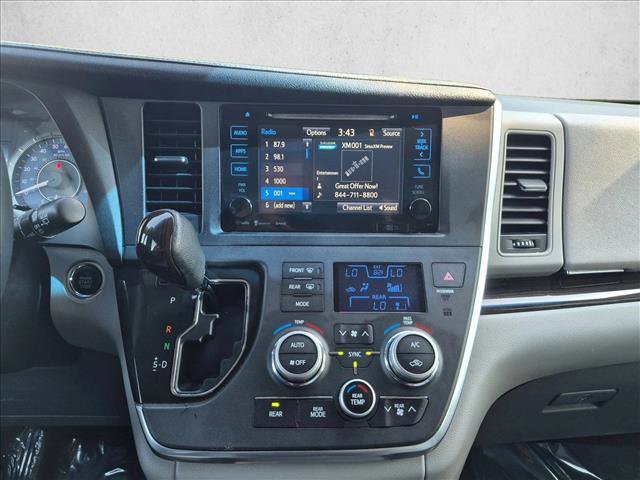 Used 2016 Toyota Sienna XLE Premium FWD image 13