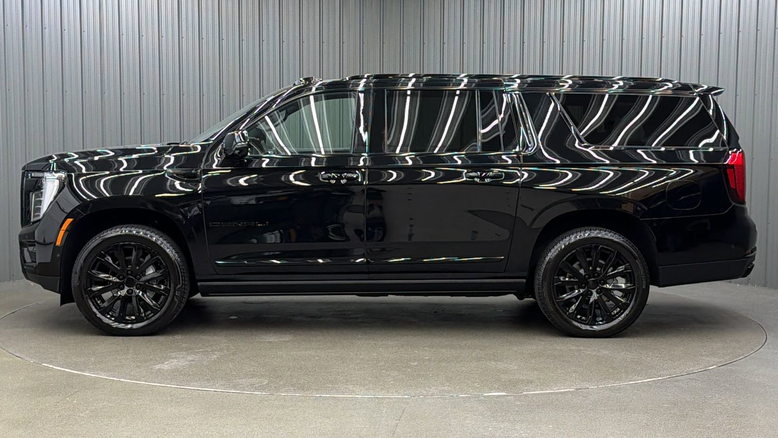 Used 2025 GMC Yukon XL Denali w/ Sun & Power Step Package image 2