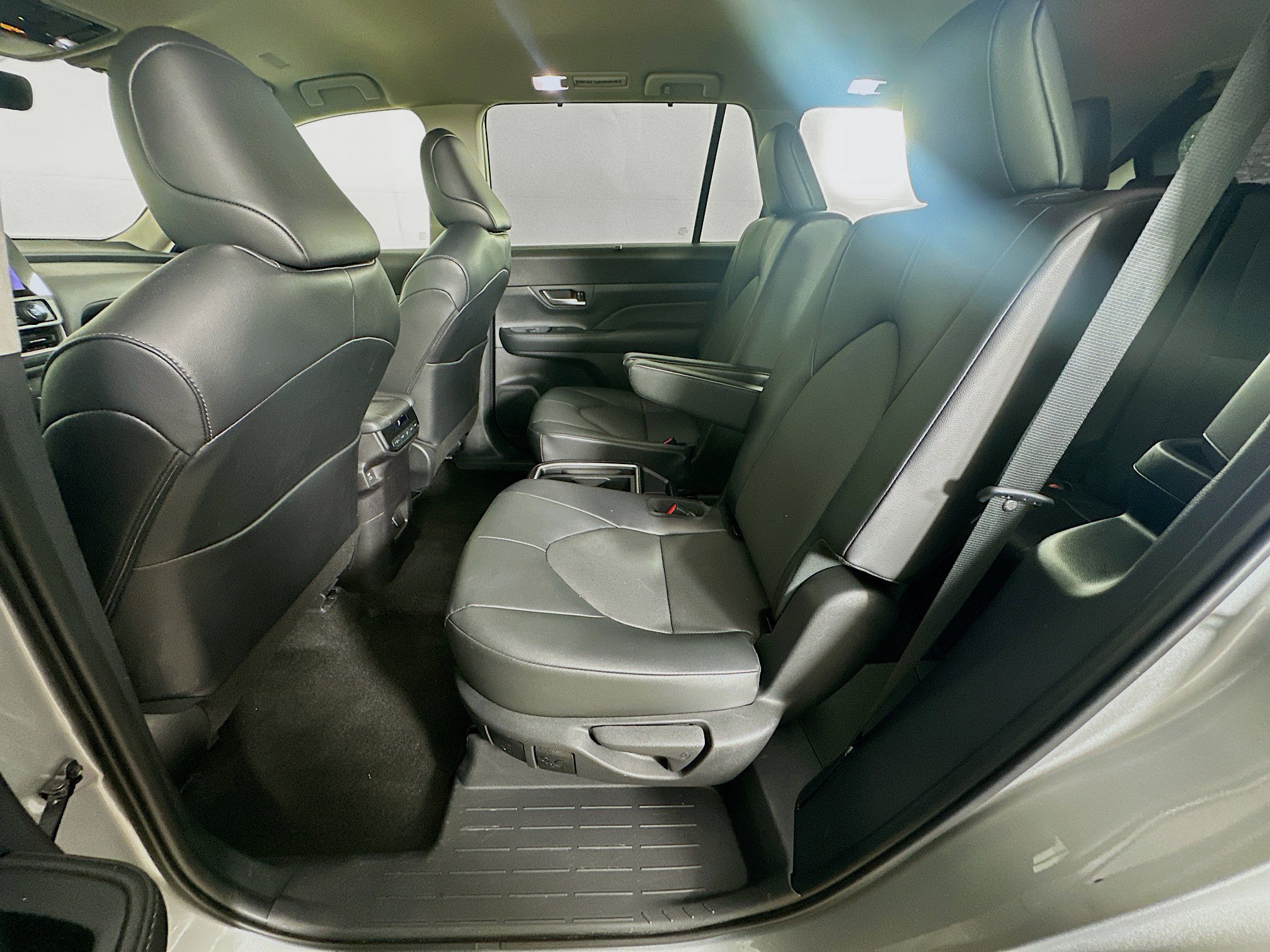 Used 2025 Toyota Grand Highlander FWD image 27