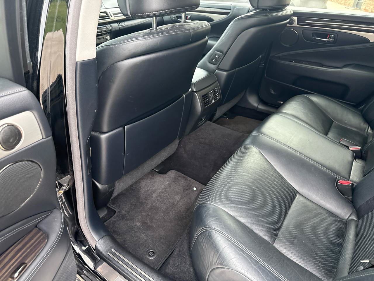 Used 2013 Lexus LS 460 AWD w/ Comfort Pkg image 36
