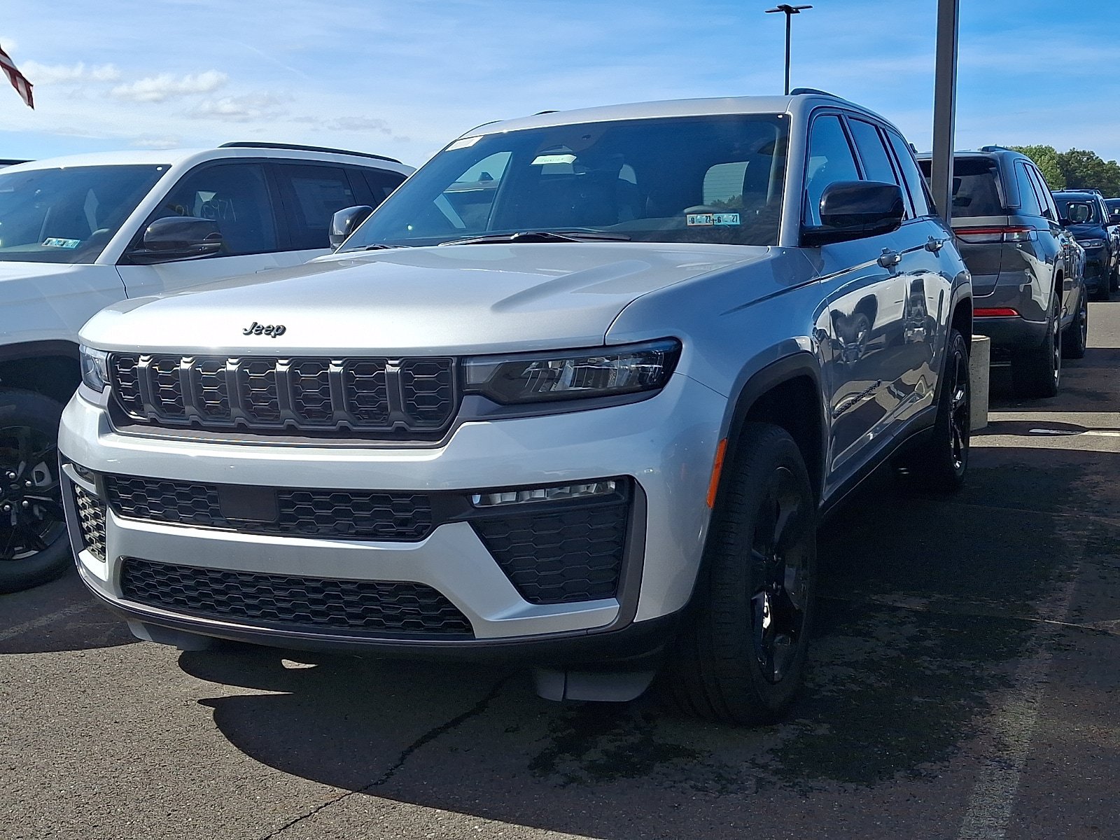 New 2026 Jeep Grand Cherokee Limited w/ Limited Altitude Package AWD/4WD image 3