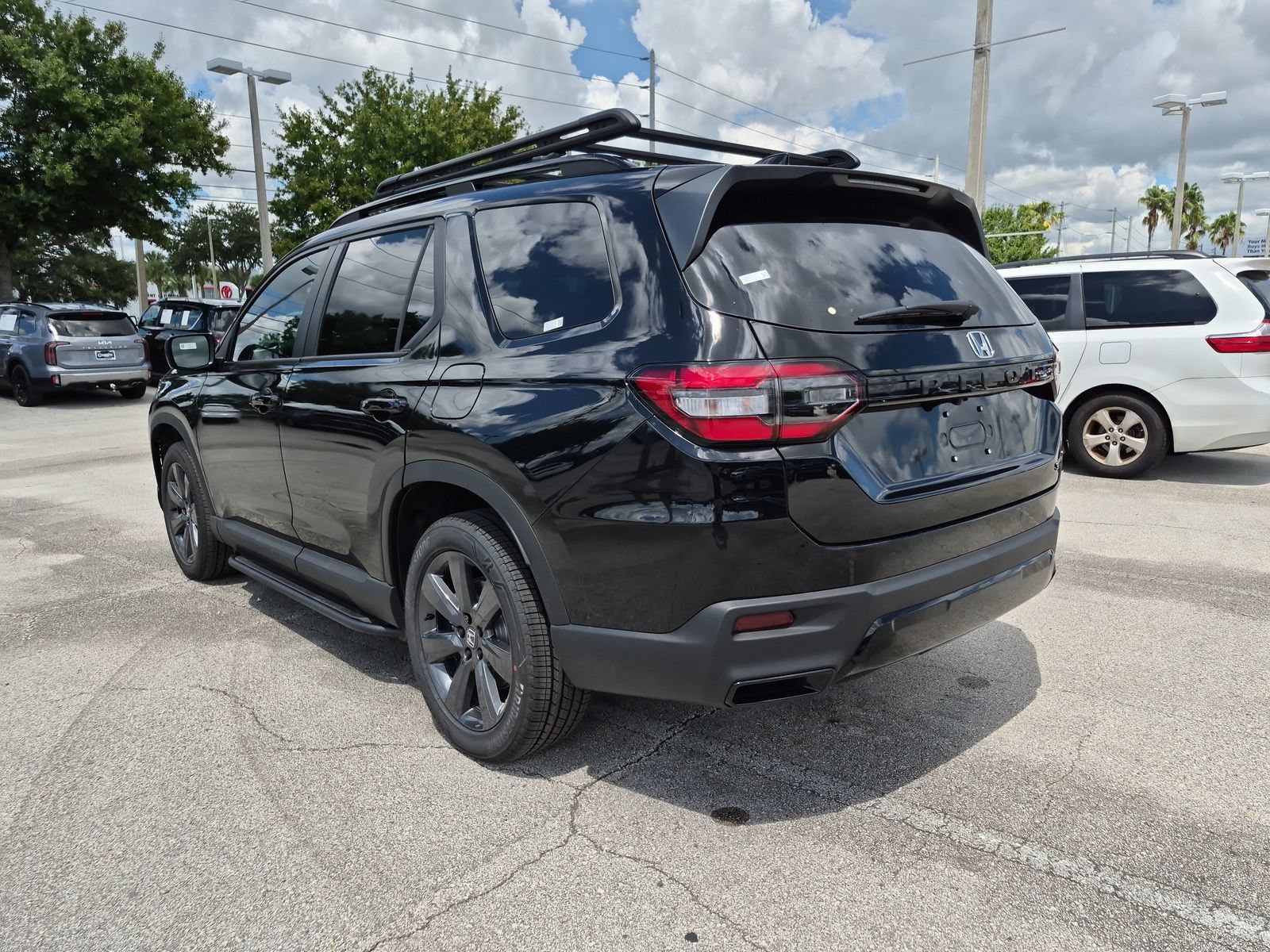 New 2026 Honda Pilot Sport image 4
