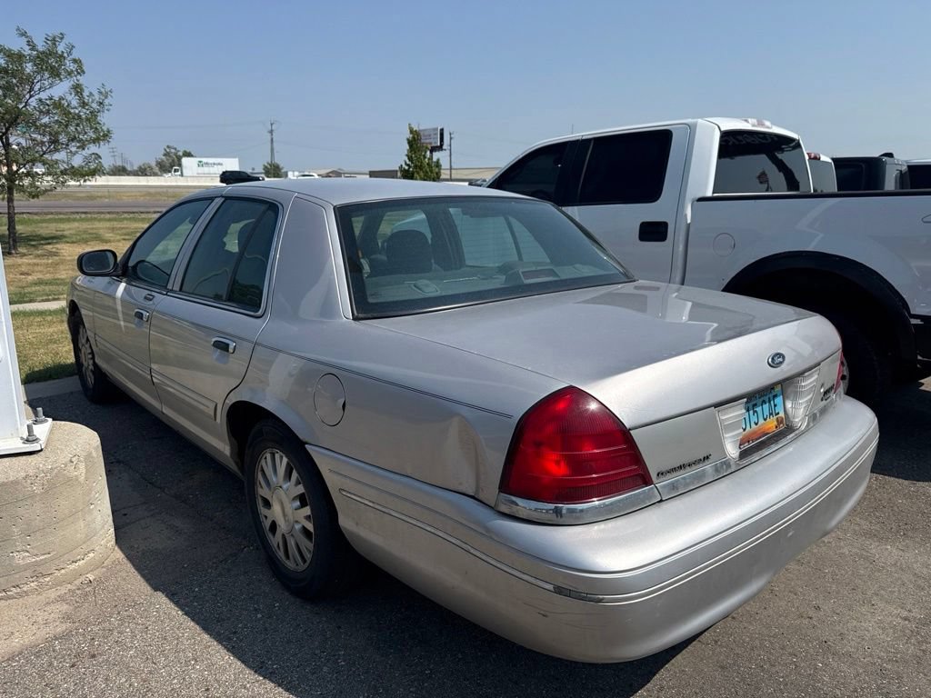 Used 2004 Ford Crown Victoria LX RWD image 2