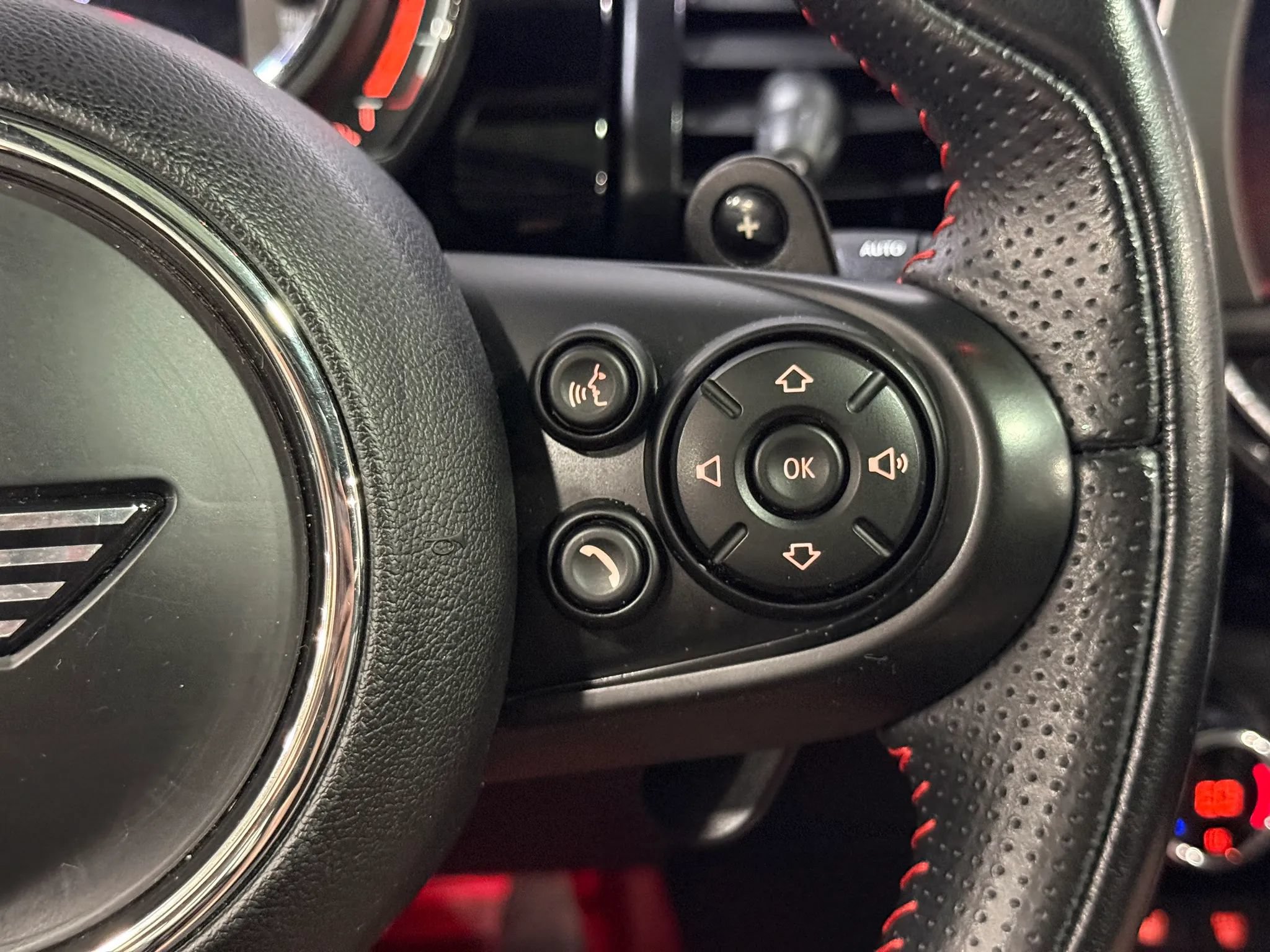 Used 2019 MINI Cooper S w/ Signature Upholstery Package FWD image 25