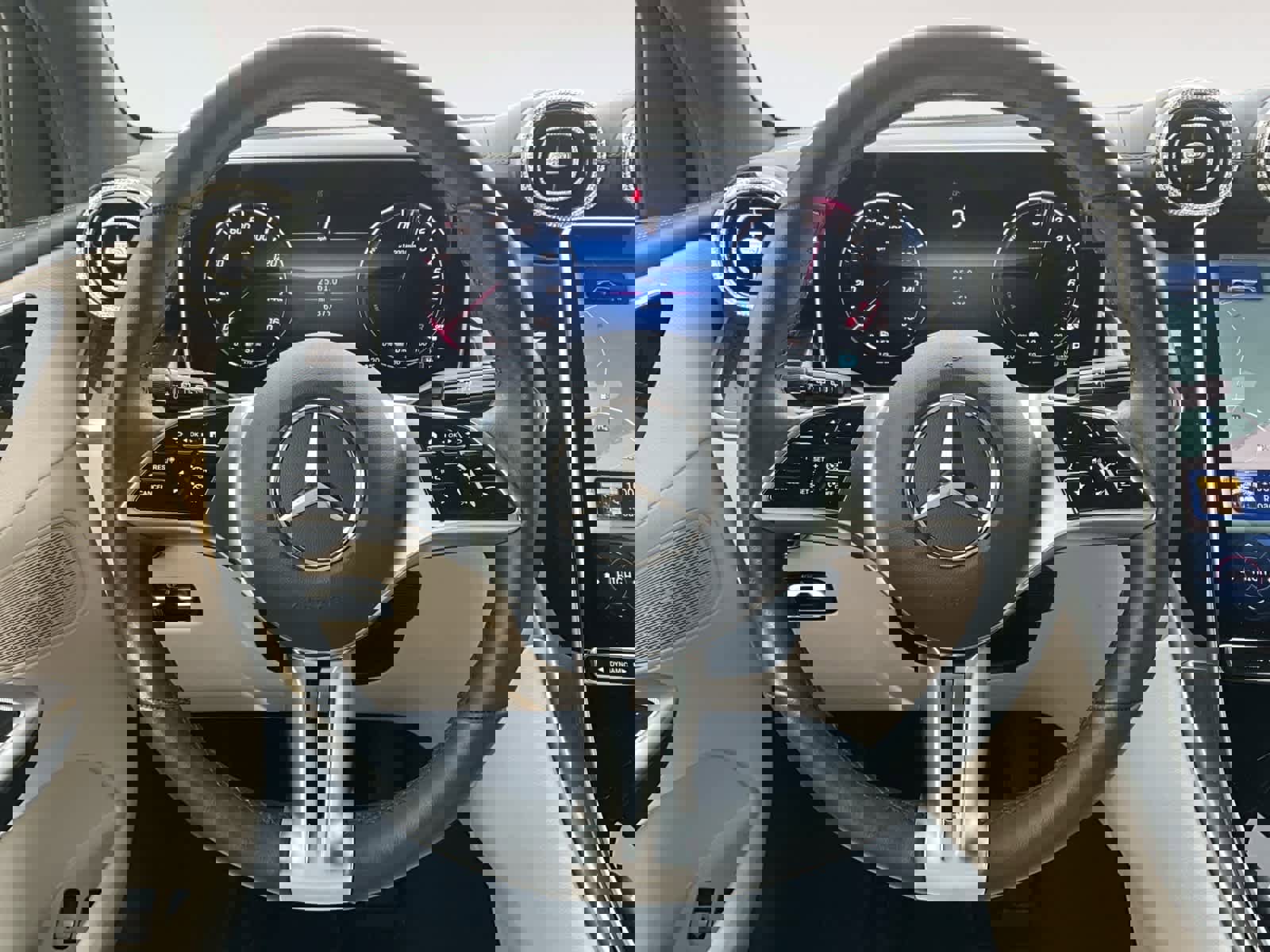 Used 2025 Mercedes-Benz GLC 350e 4MATIC image 14