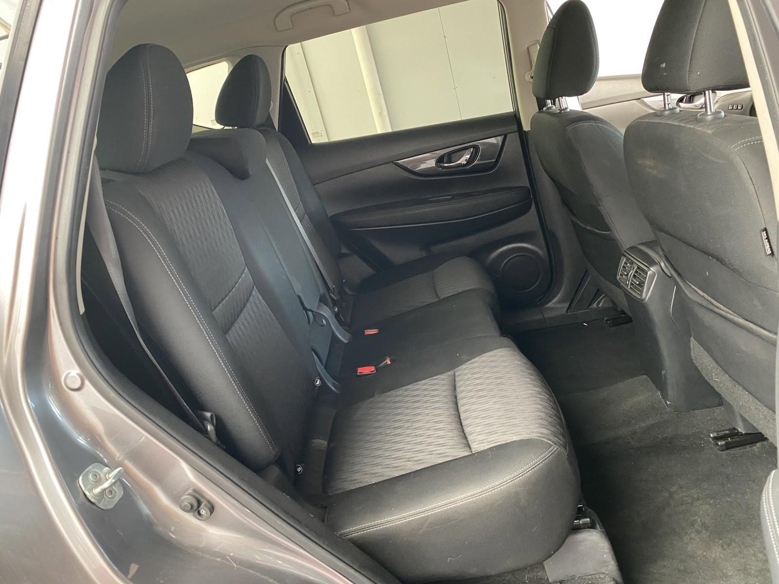 Used 2018 Nissan Rogue SV w/ Premium Package image 12