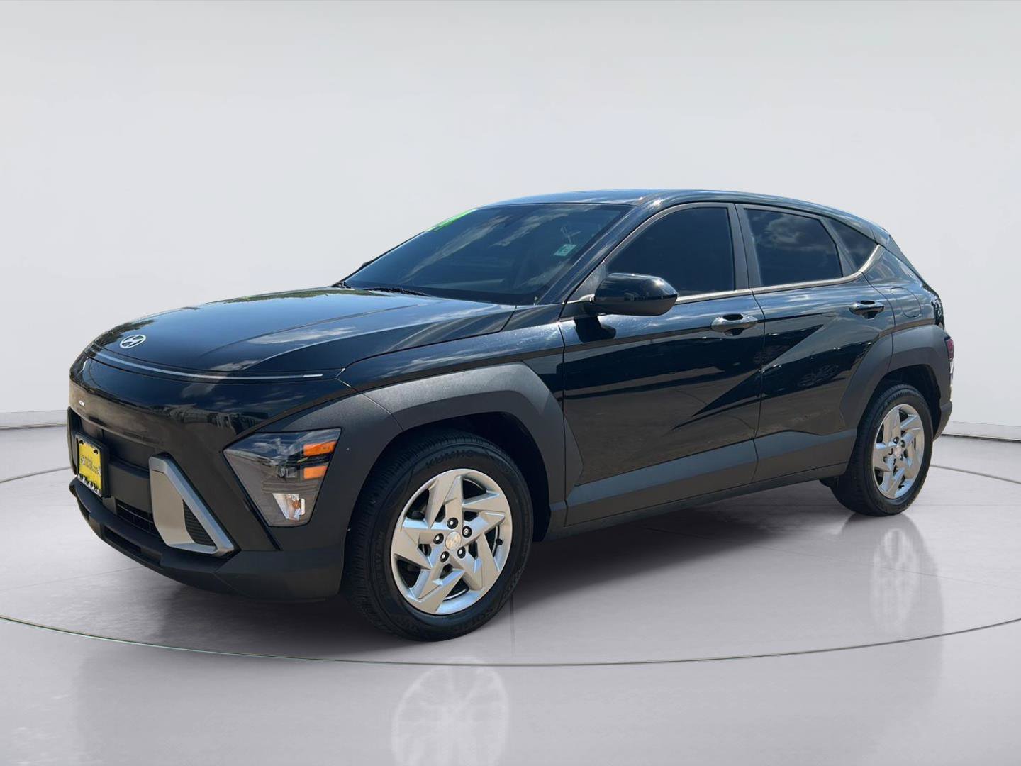 Used 2024 Hyundai Kona SE FWD image 1