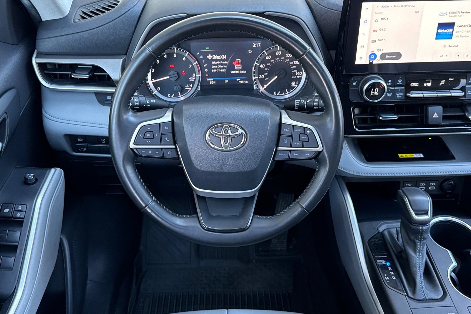 Used 2023 Toyota Highlander XLE image 15