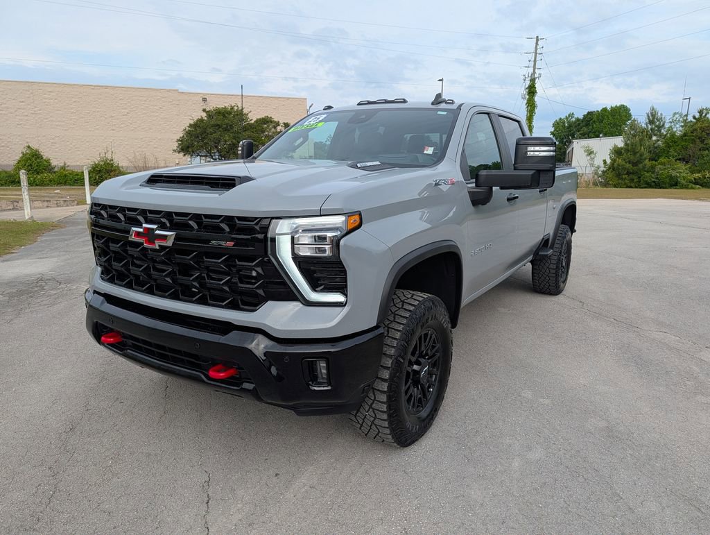 Used 2025 Chevrolet Silverado 2500 ZR2 w/ Technology Package AWD/4WD image 5