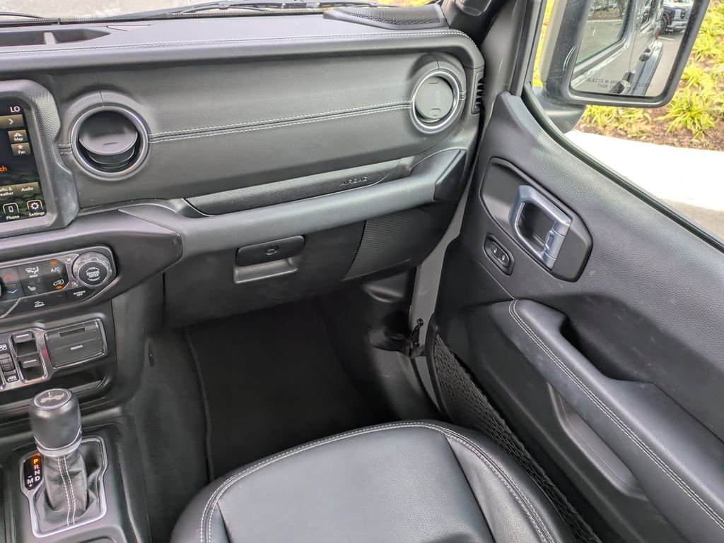 Used 2022 Jeep Wrangler Unlimited Sahara w/ Cold Weather Group image 16