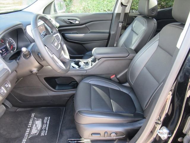 Used 2023 GMC Acadia SLT w/ Elevation Edition image 17