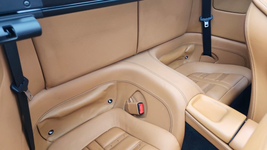 Used 2014 Ferrari California image 31