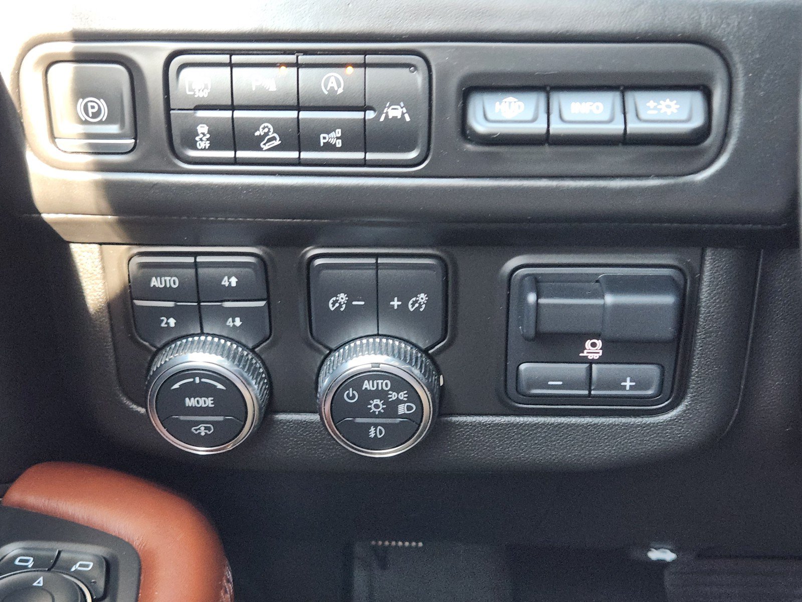Used 2023 GMC Yukon Denali Ultimate AWD/4WD image 22