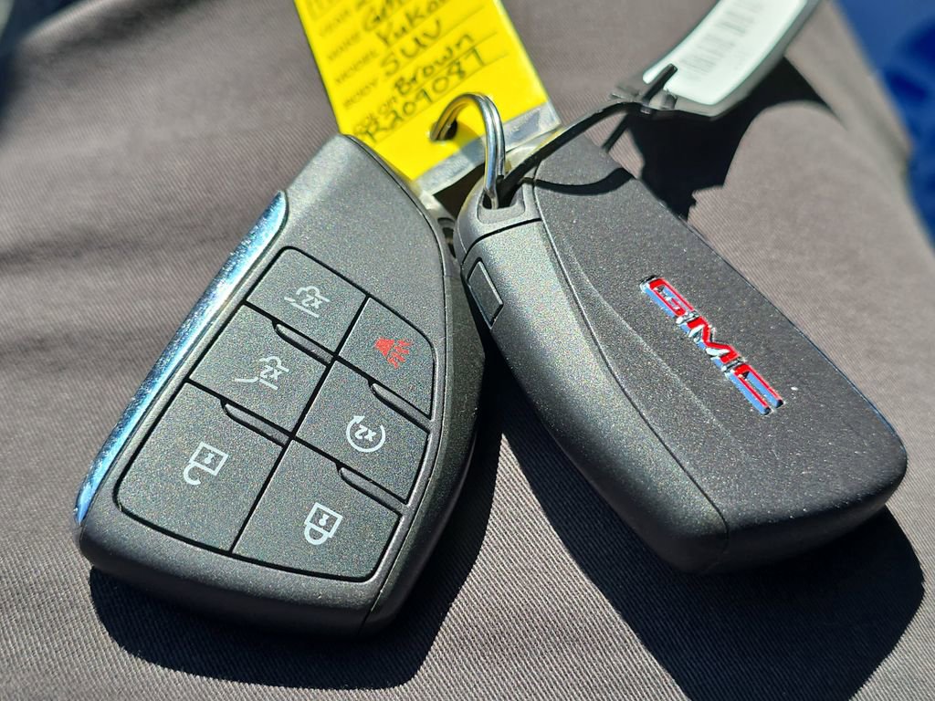 Used 2023 GMC Yukon SLT w/ SLT Premium Package image 37