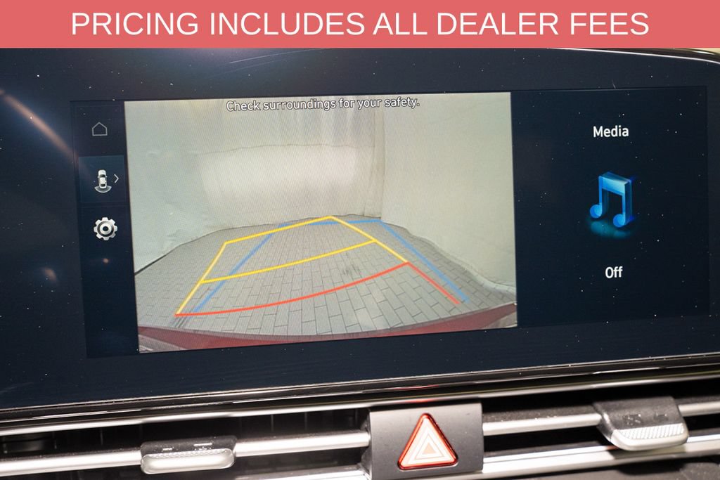 Used 2025 Hyundai Elantra SEL FWD image 14