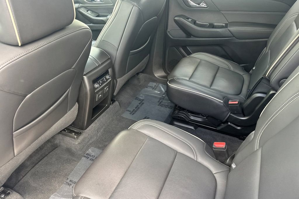 Used 2023 Chevrolet Traverse Premier w/ Redline Edition AWD/4WD image 10