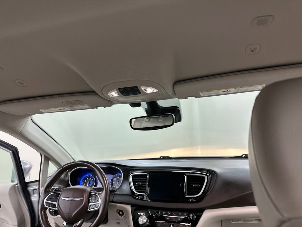 Used 2020 Chrysler Pacifica Touring-L Plus w/ Advanced Safetytec Group FWD image 21