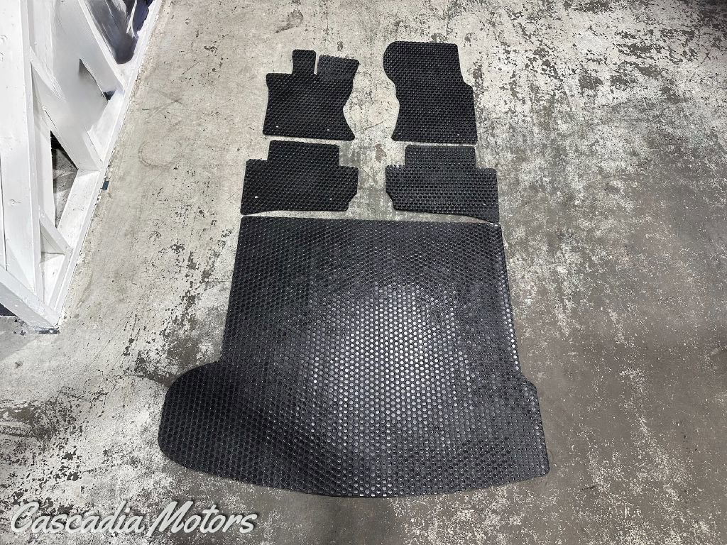 Used 2019 Land Rover Range Rover Velar R-Dynamic SE image 27