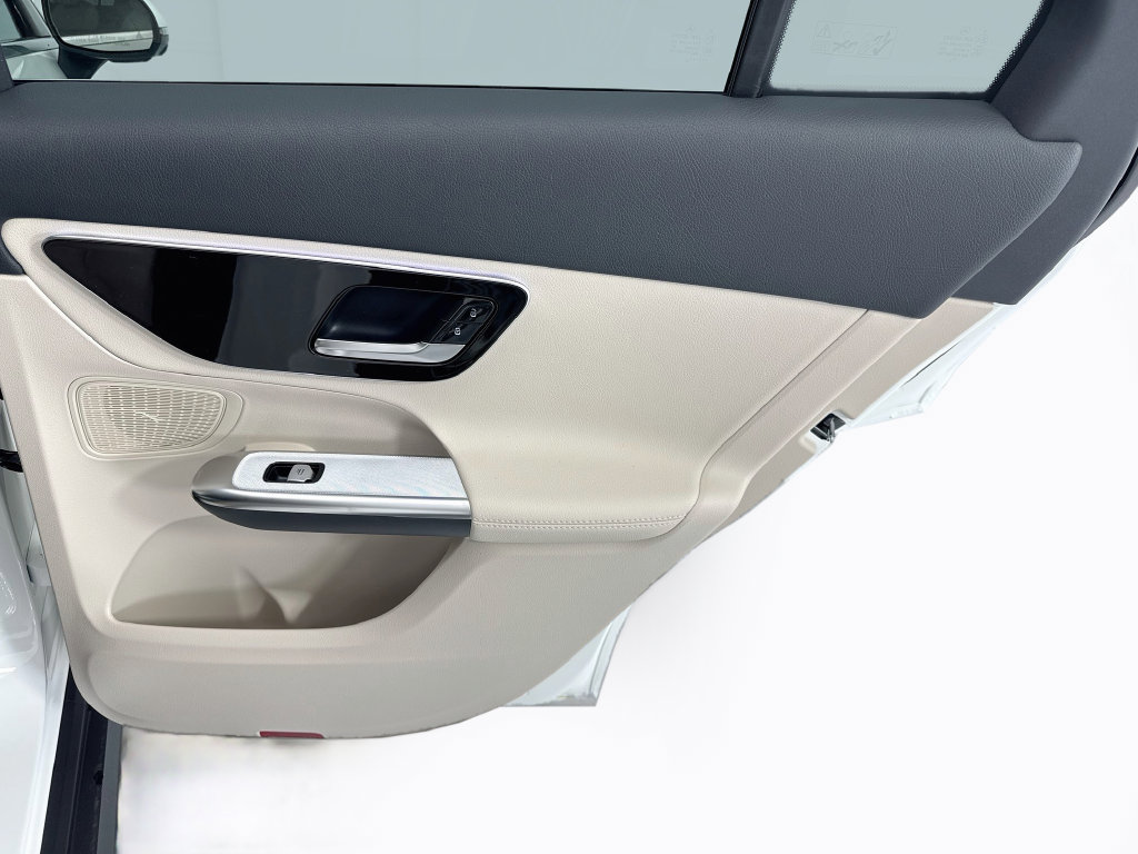 Certified 2026 Mercedes-Benz GLC 300 image 25